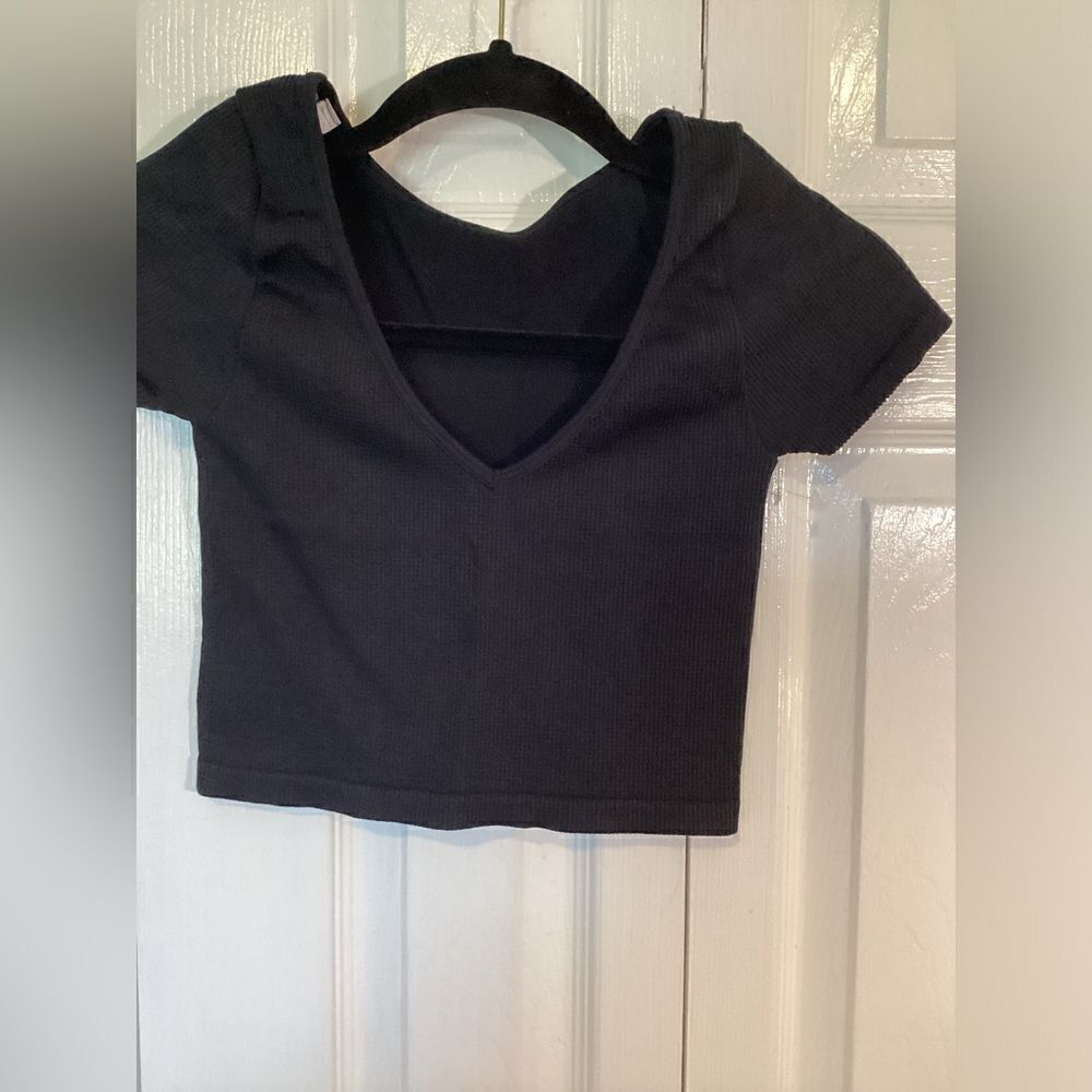 Aeropostale - Black V-Neck Ribbed Crop Top - Sz Small